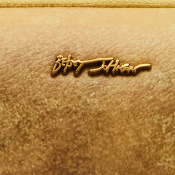 NWT BETSEY JOHNSON- KITSCH BAGUETTE ABOUT IT SHOULDER BAG TAN - Picture 7 of 7